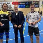 Bestplayer-Ehrung auch bei den Herren. Überragend Jason Abbühl (links) des UHCevi mit 11 Toren und 2 Assists.