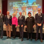 Gemeindeforum vom 9.11.2021 im Kunsthaus in Zürich zum Thema «Wachstum: Ursachen, Chancen, Herausforderungen».
Zusammen mit Regierungspräsidentin Jacquline Fehr und den übrigen Referentinnen und Referenten.
Interessante Fakten und Gelegenheit zum persönlichen Austausch mit anderen Gemeindevertreterinnen und – vertreter machen den Anlass wertvoll und wichtig.